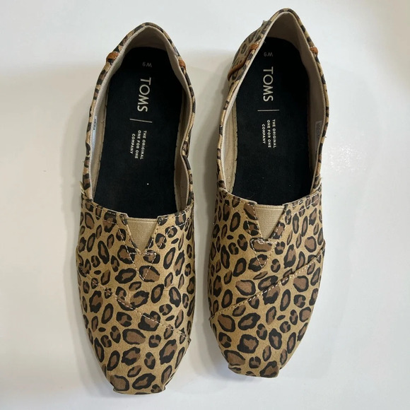 TOMS leopard print slip on flats - Picture 2 of 8